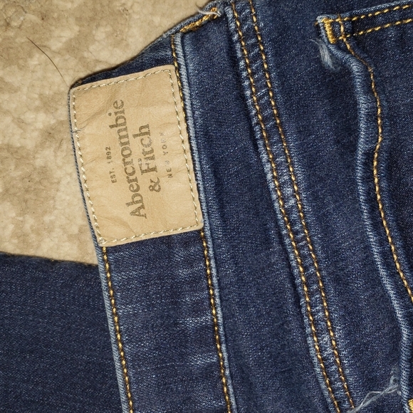 Dark blue Abercrombie jeans - Picture 2 of 5